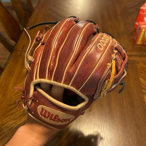 Wilson Right Hand Throw Infield A2000 Baseball Glove 11.5" (Used)