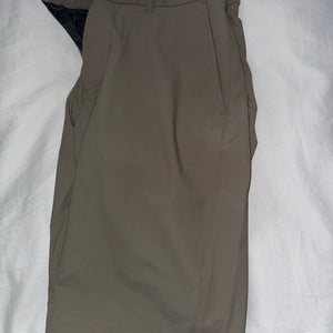 Size 33 Men's Greyson Shorts (Used)