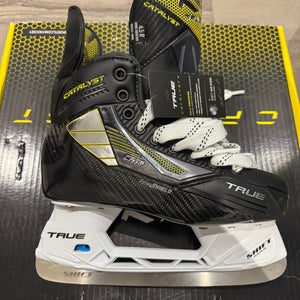True Catalyst 9 Hockey Skates Regular Width  Size 4.5 (New)