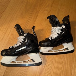 Bauer Mach Sr. Size 8 Fit 2 barely (Used) Skates