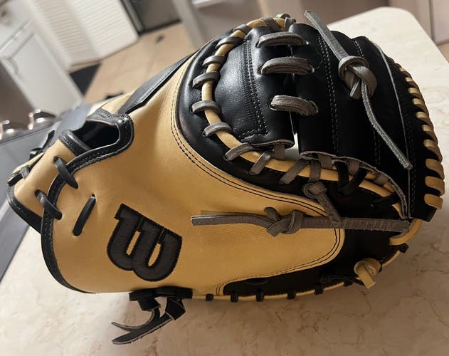New Wilson A2K 33.5” M23 RHT All Leather Pro Stock Select Catcher’s Mitt
