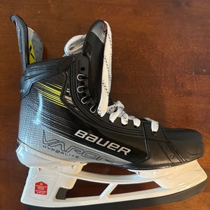 Bauer Vapor Hyperlite 2 Hockey Skates Regular Width  Pro Stock 10 (New)