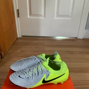 Silver Men's Size M 10.0 (W 11.0) Nike Phantom GX Cleats (Used)
