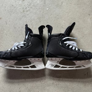 Bauer Vapor Hyperlite 2 Hockey Prostock 5.5 (Used)
