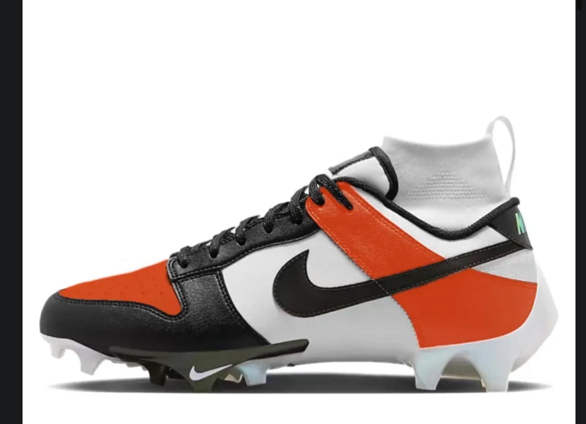 men's 9.5 wide football cleats