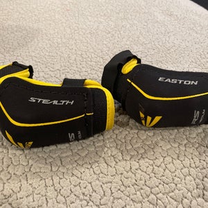 Hockey elbow pads