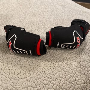 Small Junior CCM RBZ 90 Elbow Pads (Used)