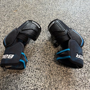 Bauer INT medium elbow pads