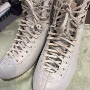 Jackson Ultima Elle Figure Skates C Adult 7 (Used)