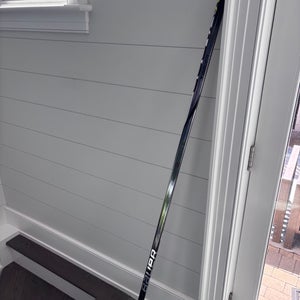 Senior Bauer Vapor Hyperlite Right Handed Hockey Stick P28 (New)