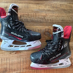 2024 Bauer Vapor X4 Hockey Skates Regular Width Size 5.5 (Used)