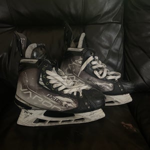 2021 Bauer Vapor Hyperlite Hockey Skates Regular Width  Pro Stock 9.5 (Used)