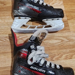 Bauer Vapor X5 Pro Hockey Skates Regular Width 13.5 Youth (Used)