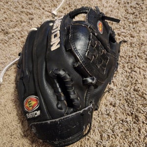 Easton Right Hand Throw Black Magic Baseball Glove 11.5"