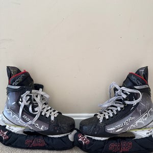 2022 Bauer Vapor Hyperlite Hockey Skates Regular Width  Size 5 (Used) + Blades And BOX