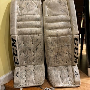 33"  2015 CCM Extreme Flex E3.5 Goalie Leg Pads (Used)