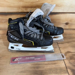 CCM Super Tacks 9370 Hockey Goalie Skates Regular Width  Size 5 (Used)