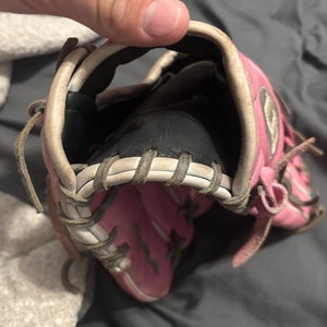 Wilson Right Hand Throw Infield A2000 1786 Baseball Glove 11.5" (Used)