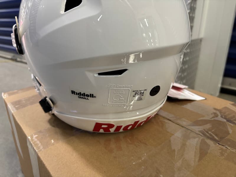 NEW Medium Riddell 2025 Speedflex Youth Football Helmet Gloss