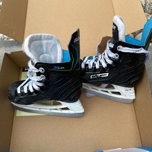 Bauer Hockey Skates  9 (Used)
