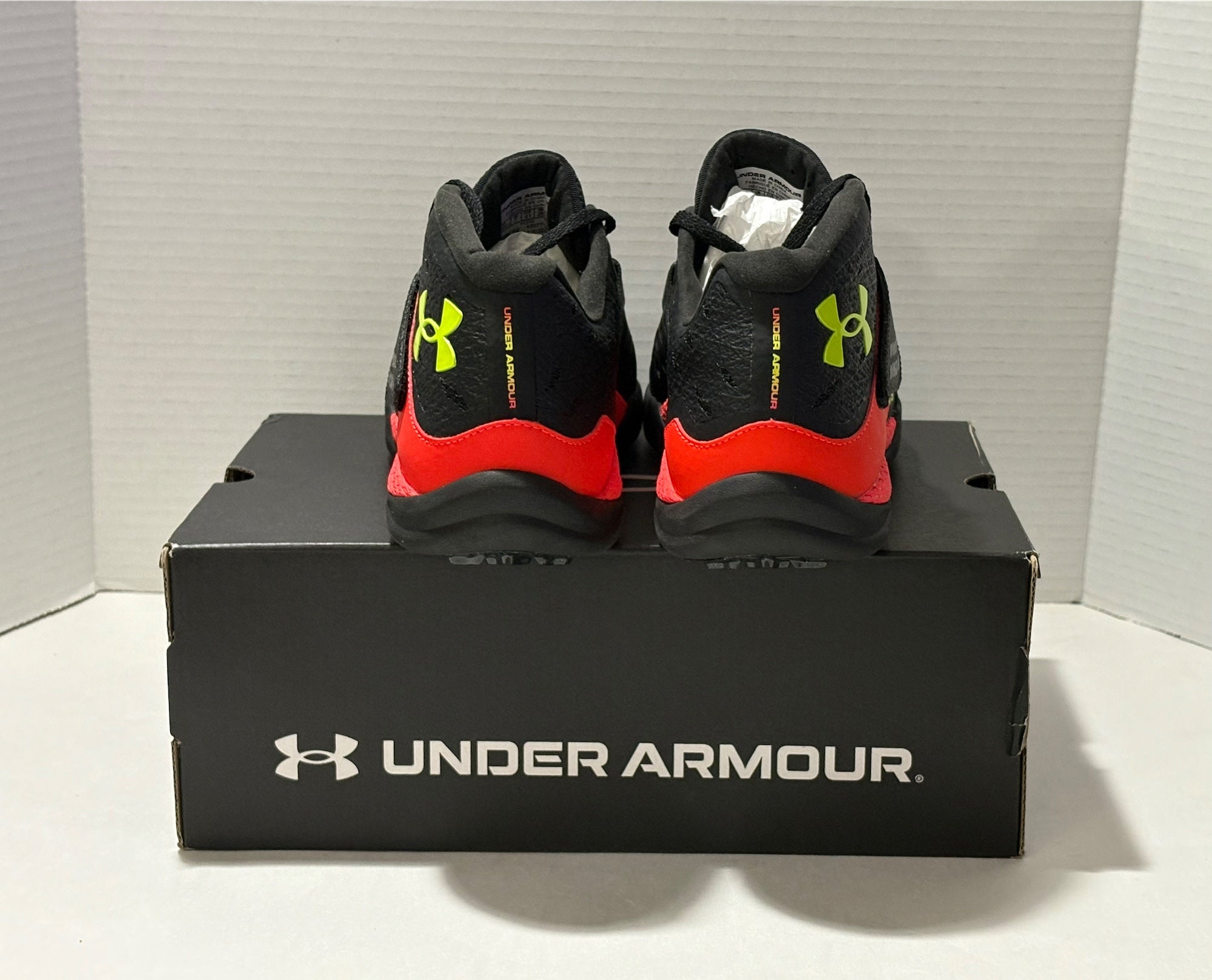 Under Armour Men\'s Size 9 HOVR Silencer Track Spike Shoes‎ 3022517 004 New Amazon.com | Under Armour Unisex HOVR Silencer Track Shoes  main image 3