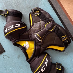 Ccm Junior medium hockey chest protector