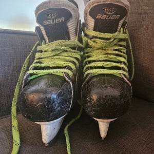 Bauer Supreme Youth Hockey Skates Regular Width Size 13Y (Used)