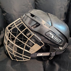 Nike/Bauer BH8500 Small Combo Helmet