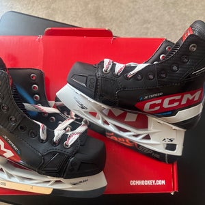 New Junior CCM Regular Width Size 3.5 JetSpeed Control Hockey Skates