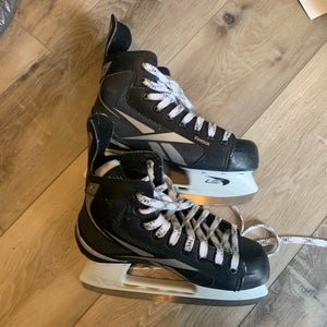 Reebok 4K Hockey Skates Size 5 (Used)