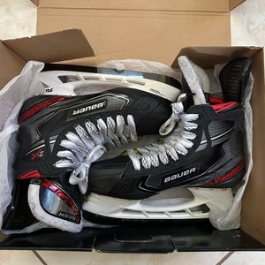 Senior Bauer Vapor 2X Hockey Skates Regular Width 8.5 (Used)