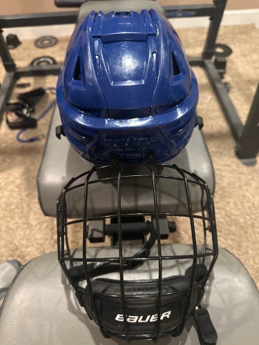 Medium Bauer Re-Akt 150 Helmet (Used)