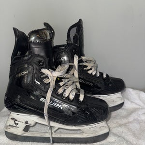 2024 Bauer Supreme Mach Pro Hockey Skates Size 4 (Used)