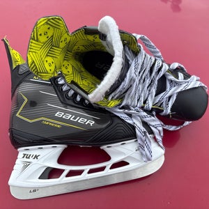 Bauer Supreme M30 Hockey Skates Wide Width  7 (Used)