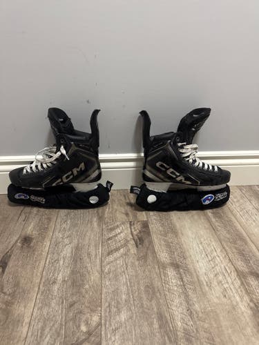 2025 CCM Tacks XF Pro Hockey Skates Regular Width 9 (Used)