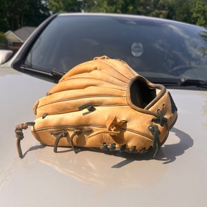 2022 44 Pro Right Hand Throw Infield Signature Series Baseball Glove 11.5" (Used)