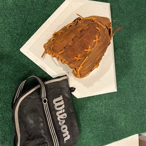 Wilson Right Hand Throw A2000 Baseball Glove 12" (Used)