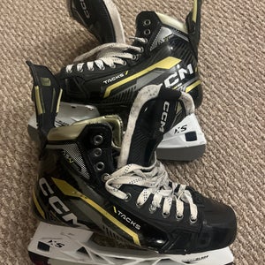 CCM AS-V Pro Hockey Skates Regular Width 9 (Used)
