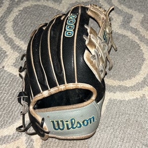 2023 Wilson Right Hand Throw Infield A2000 Baseball Glove 11.5" (Used)