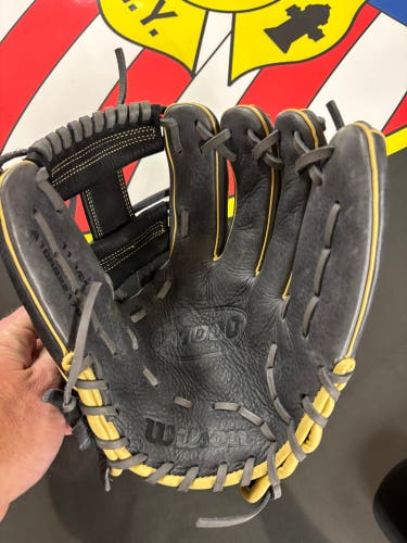 2023 Wilson Right Hand Throw Infield A1000 Baseball Glove 11.5" (Used)