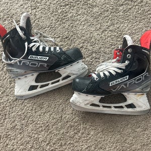 Bauer Vapor Hockey Skates Size 5.5 (Used)