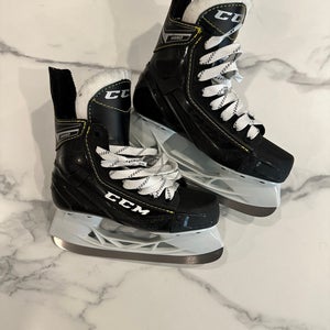 JR CCM Super Tacks 9350 Hockey Skates Regular Width Size 1 (Used)