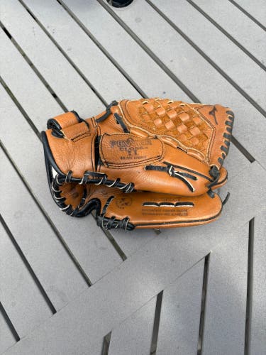 Mizuno Right Hand Throw Prospect Baseball Glove 11" (Used)