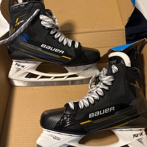 2024 Bauer Supreme M5 Pro Hockey Skates 9.5 (Used)