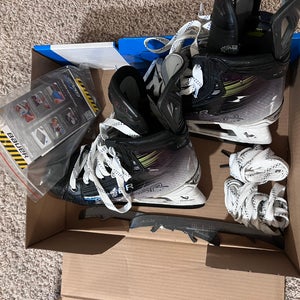 2023 Bauer Vapor Hyperlite 2 Hockey Skates Regular Width   7.5 (Used)
