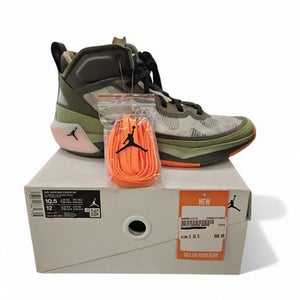 Nike (Used) Size M 10.5 (W 11.5) Adult