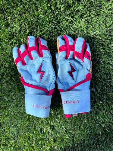 Bruce Bolt youth batting gloves