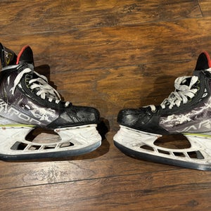 Bauer Vapor Hyperlite Hockey Skates  7 (Used)