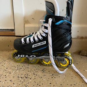 Bauer Hockey Skates Regular Width Size 4 (New)