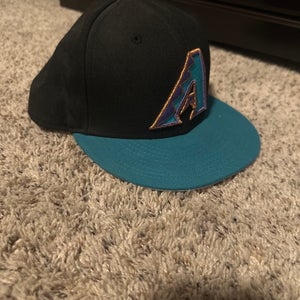 Black Men's Throwback Diamondbacks 7 1/4 New Era Hat (Used)